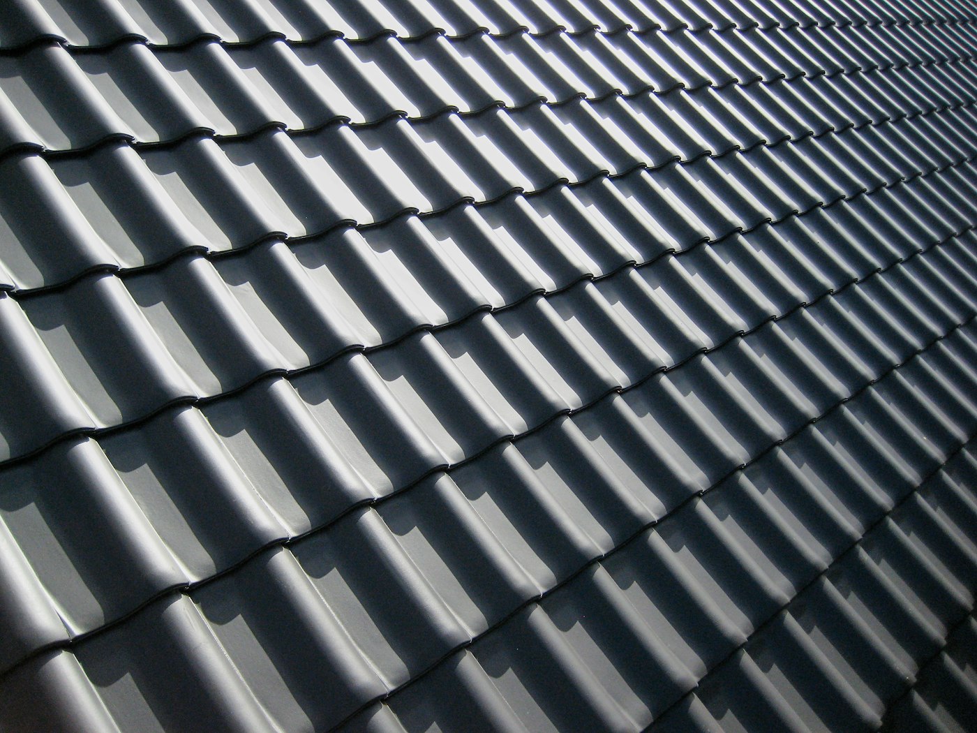 After: new architectural shingle roof with clean valley and step flashing
